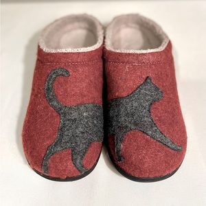 L.L. Bean Daybreak Black Cat Scuffs - Women’s Size 9